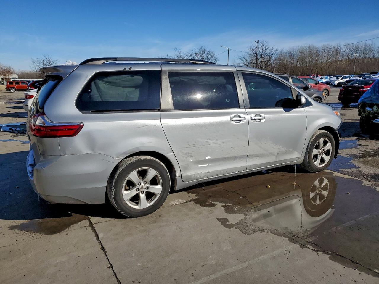 2015 TOYOTA SIENNA