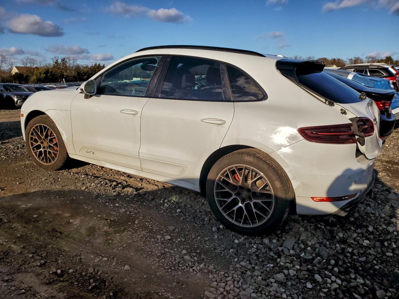 2017 PORSCHE Macan