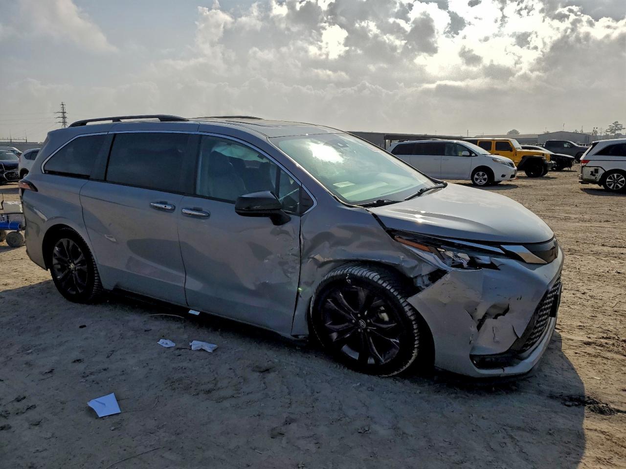 2023 TOYOTA SIENNA