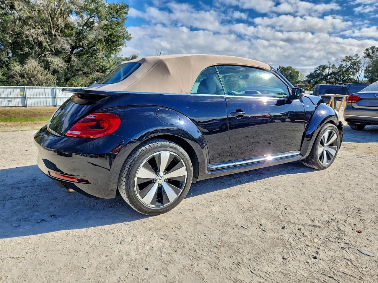 2014 VOLKSWAGEN Beetle