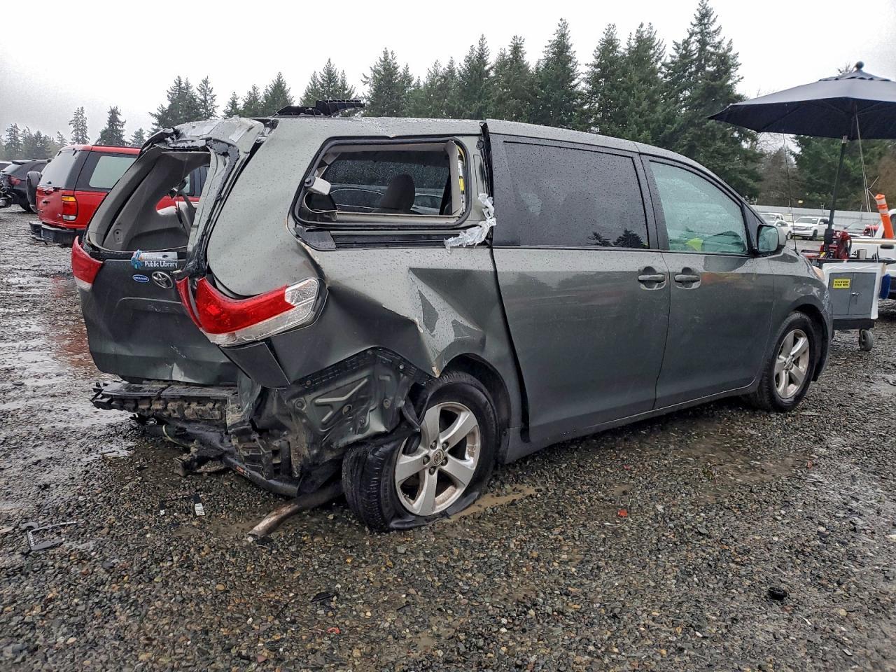 2012 TOYOTA SIENNA