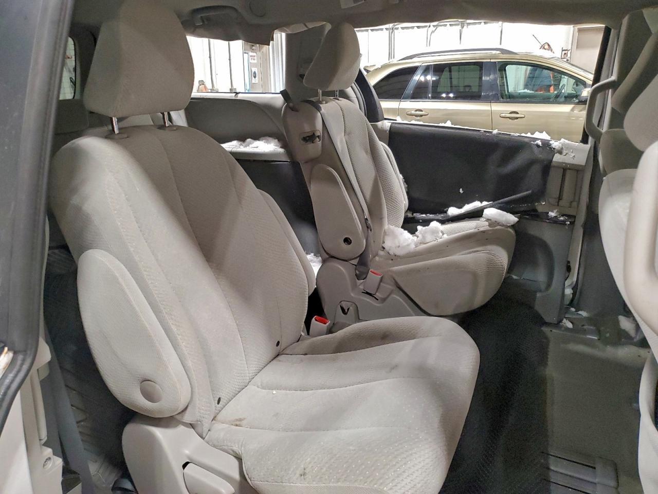 2011 TOYOTA SIENNA