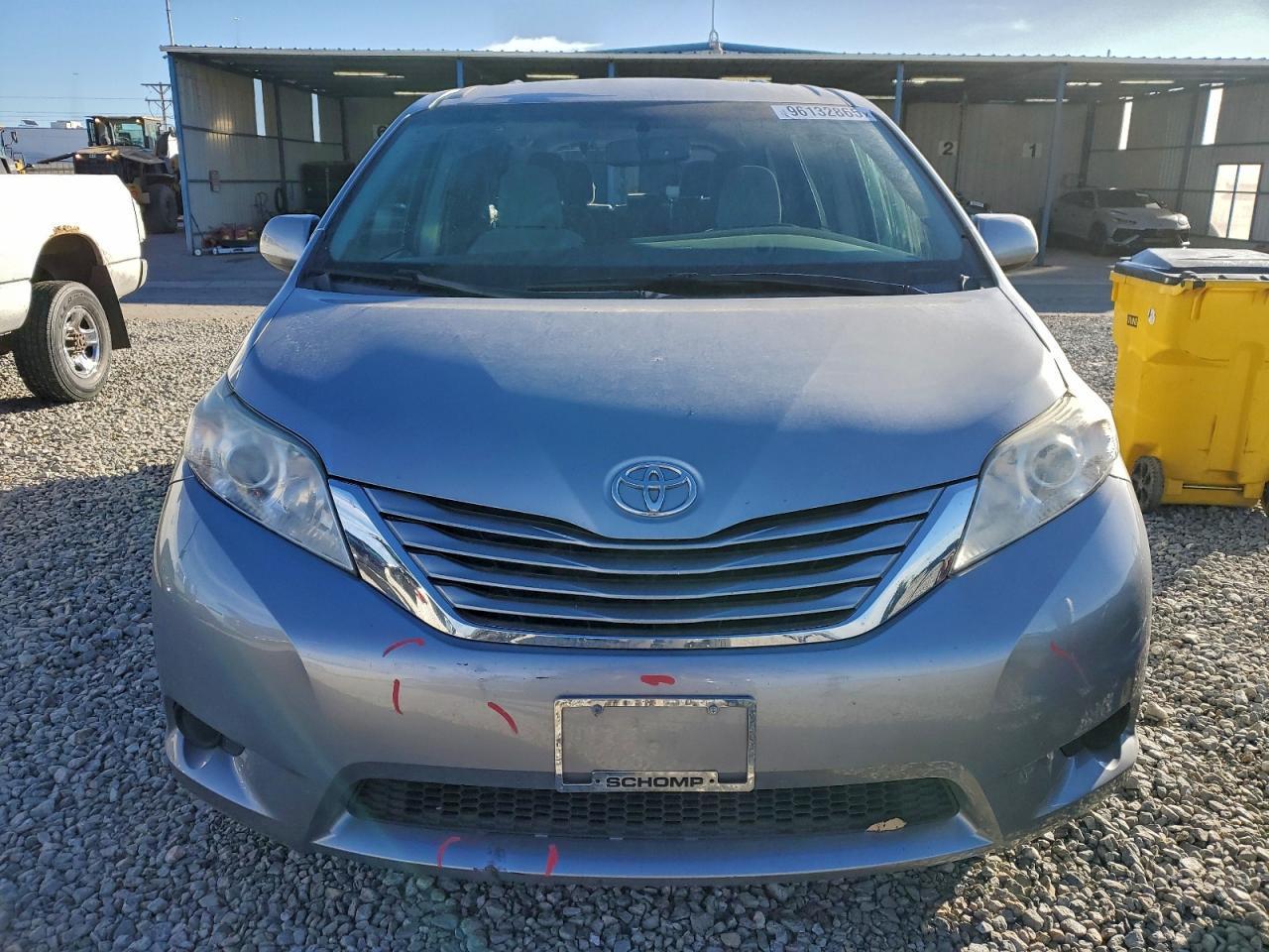 2017 TOYOTA SIENNA