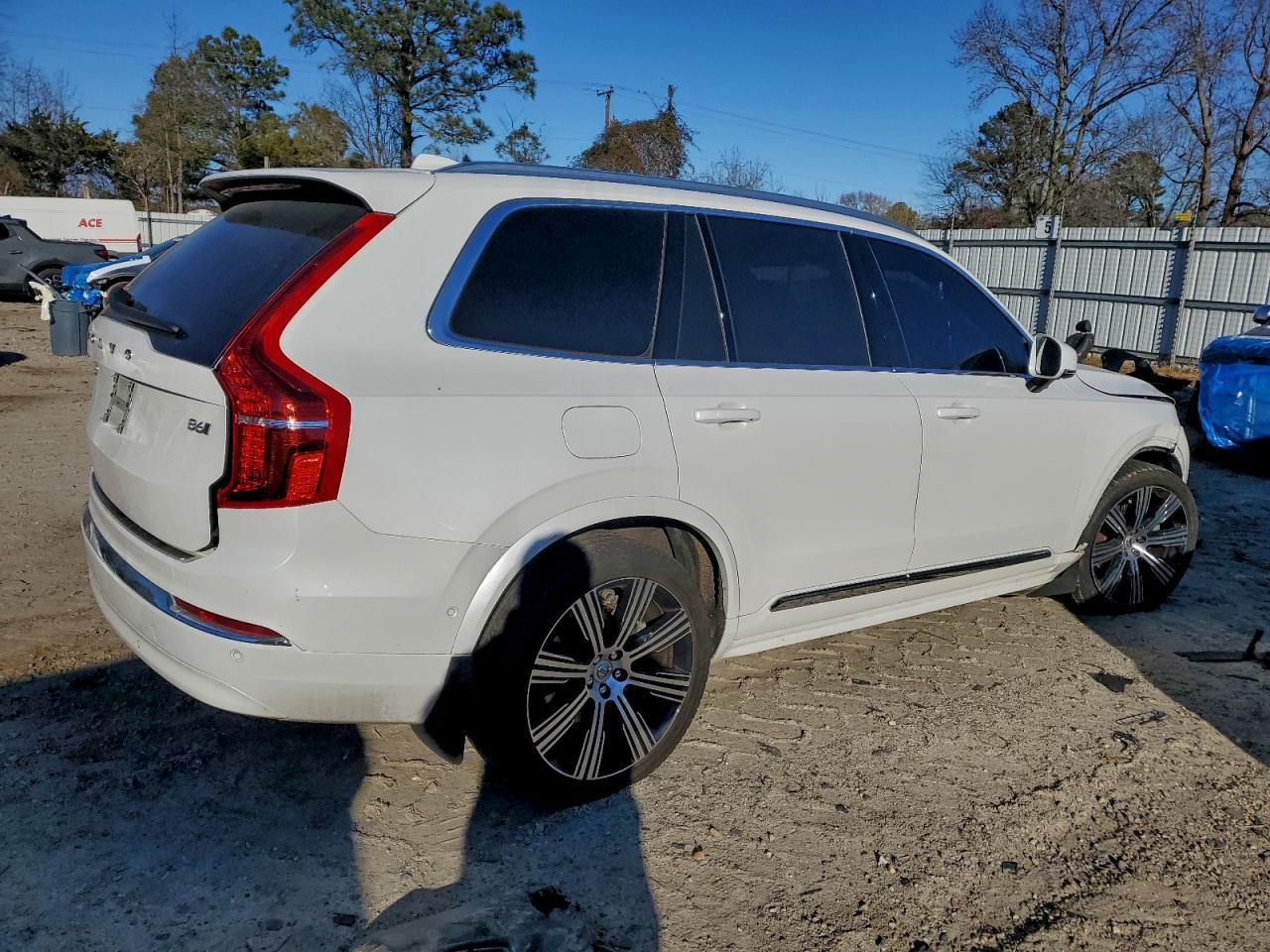 2023 VOLVO XC90