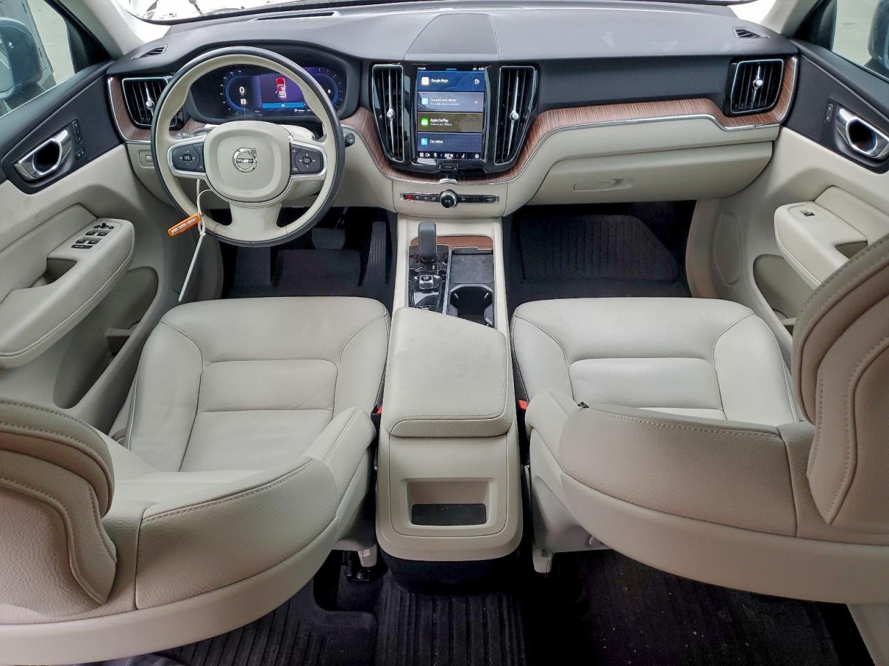 2022 VOLVO XC60