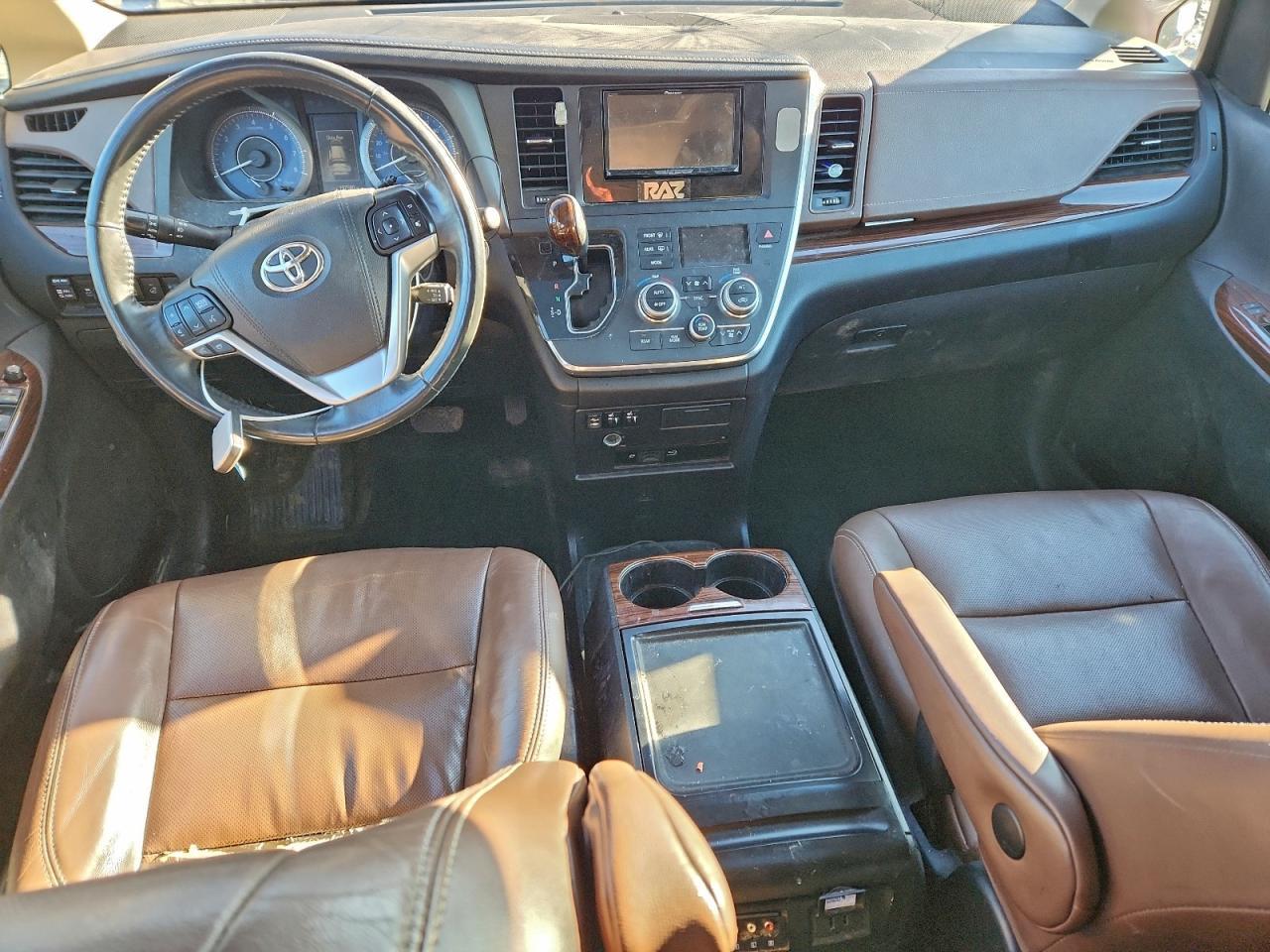 2016 TOYOTA SIENNA