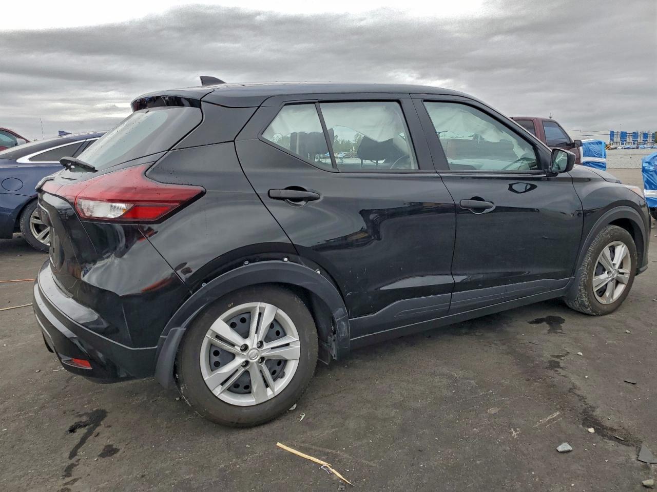 2024 NISSAN KICKS