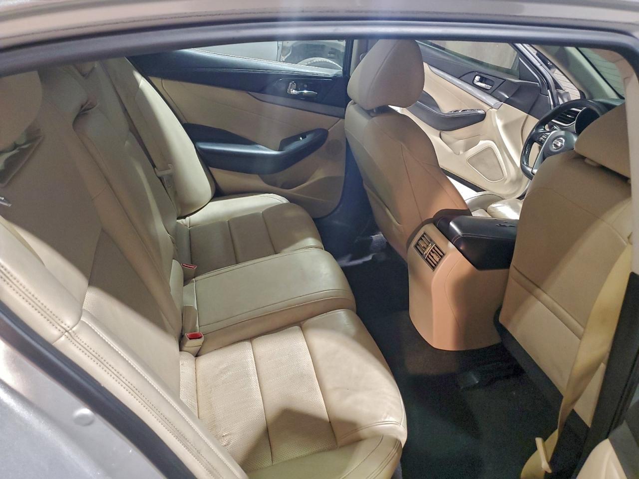 2016 NISSAN Maxima