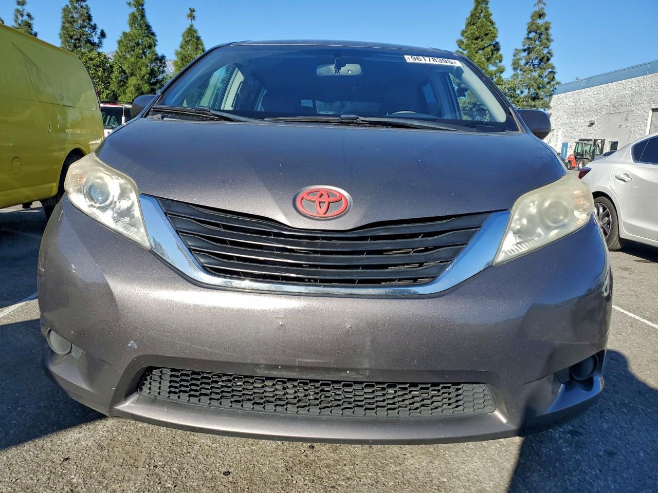 2014 TOYOTA SIENNA