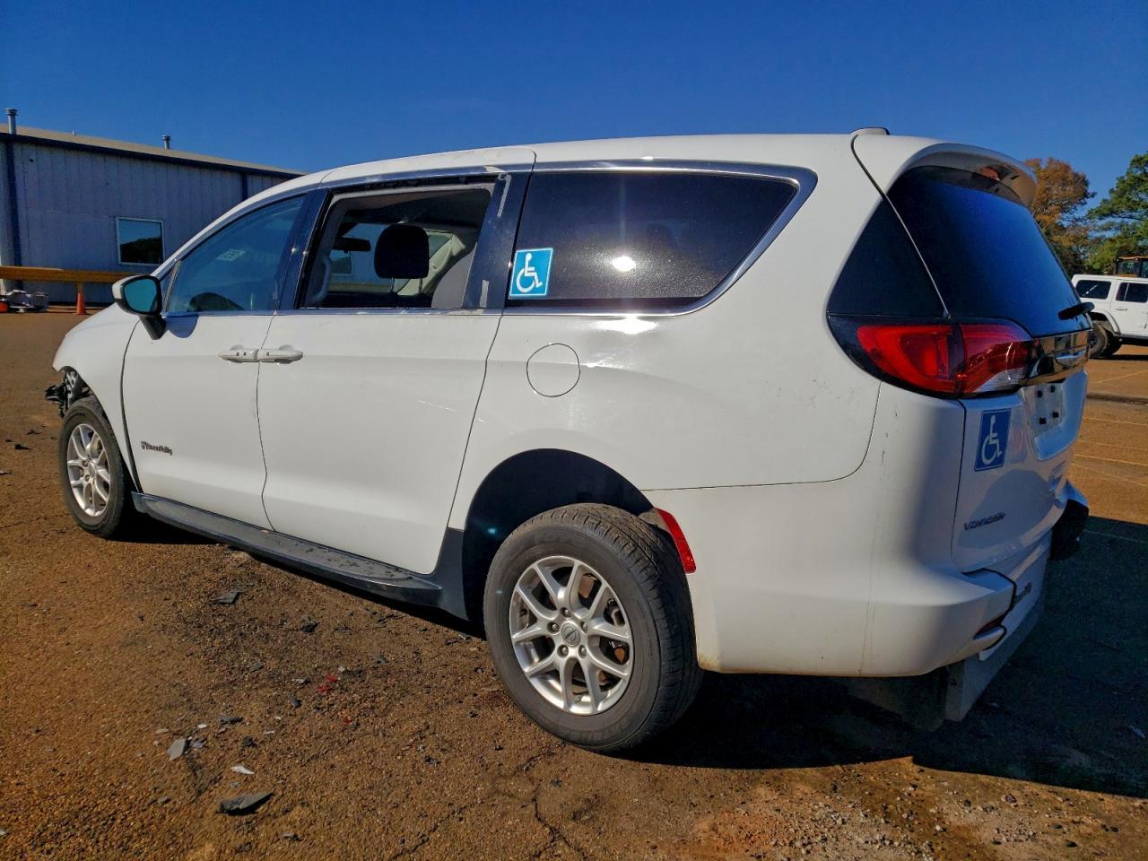 2022 CHRYSLER Voyager