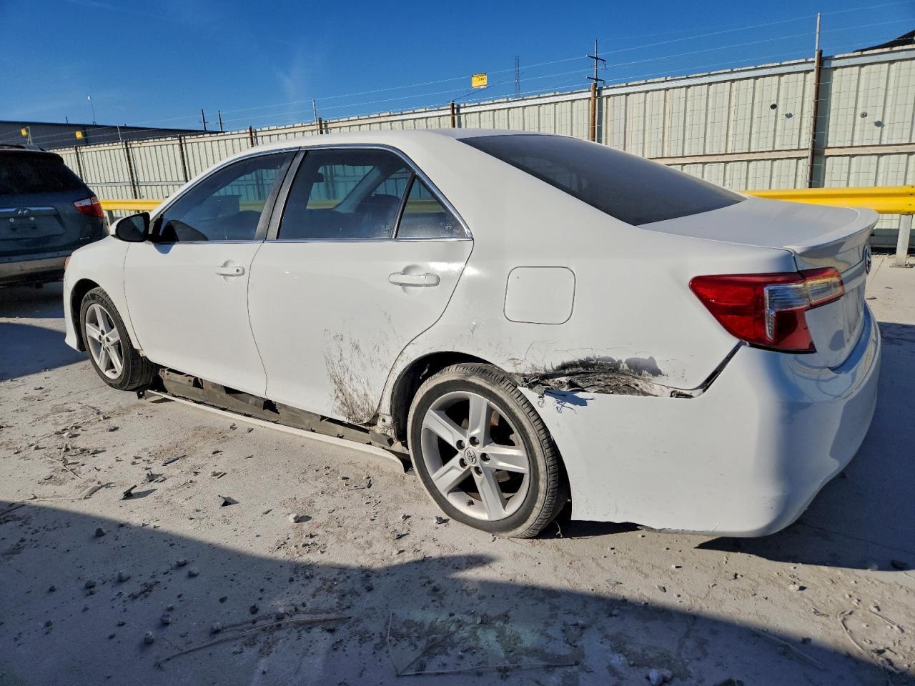 2014 TOYOTA CAMRY