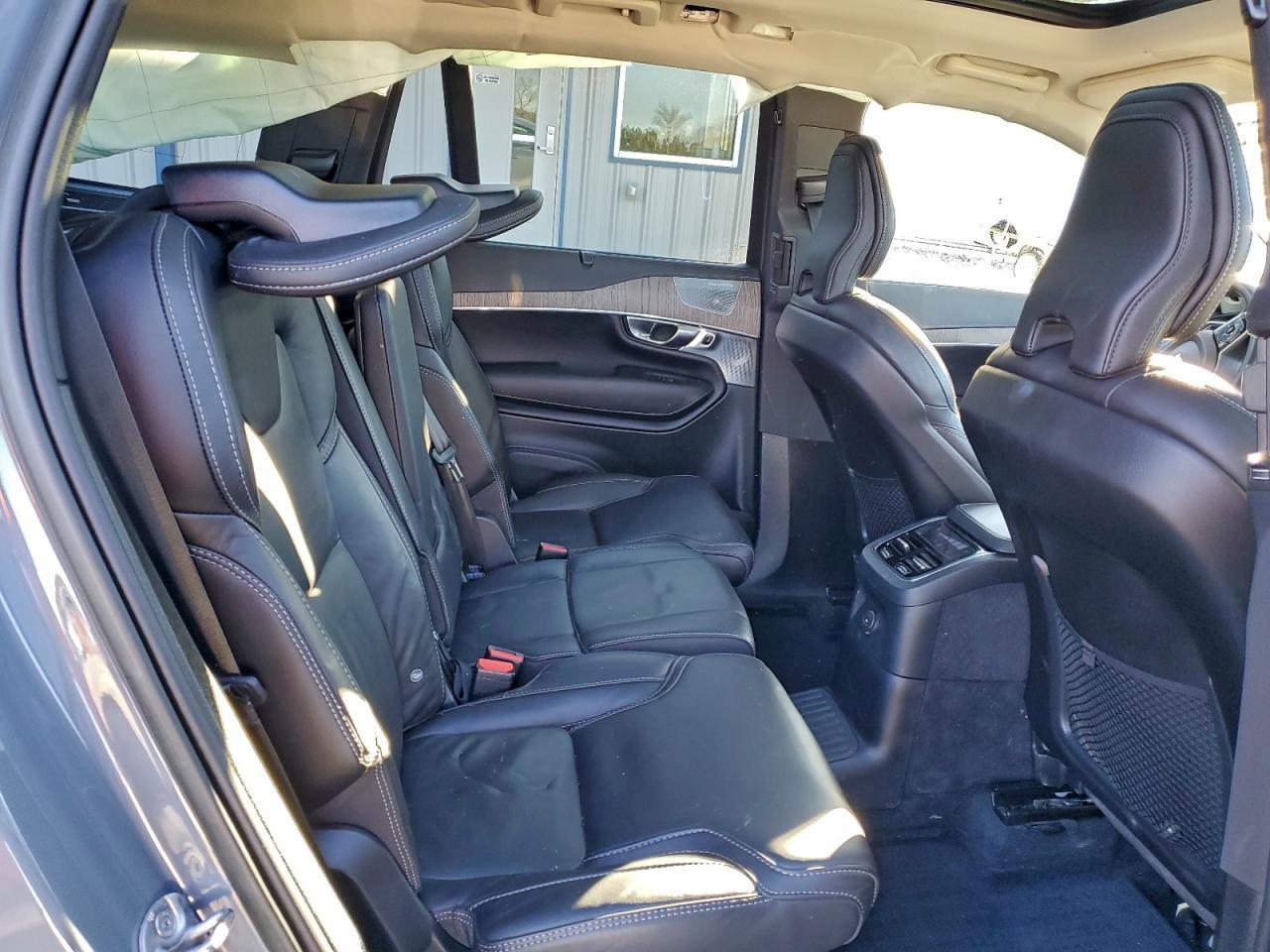 2023 VOLVO XC90