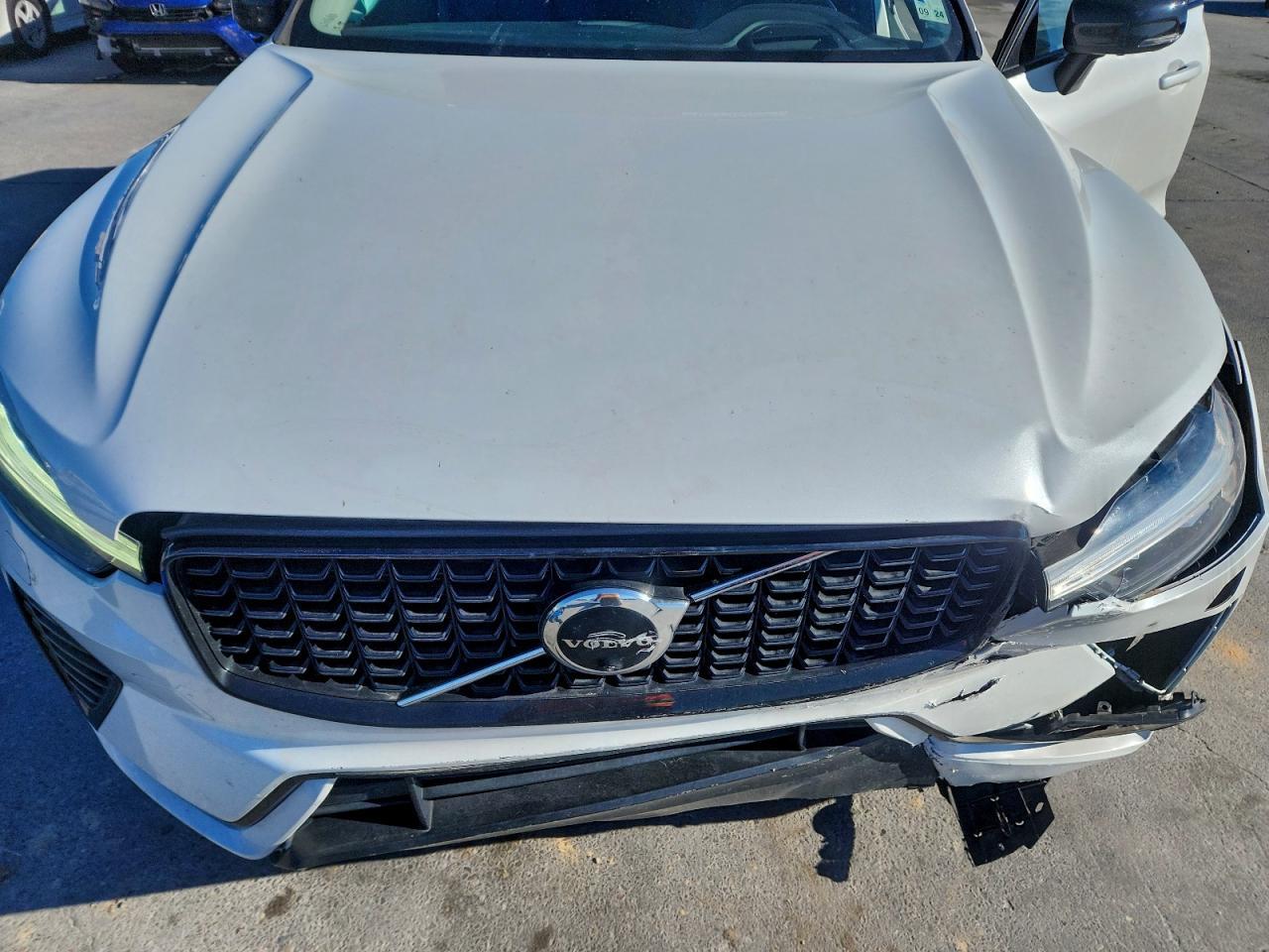 2023 VOLVO XC60