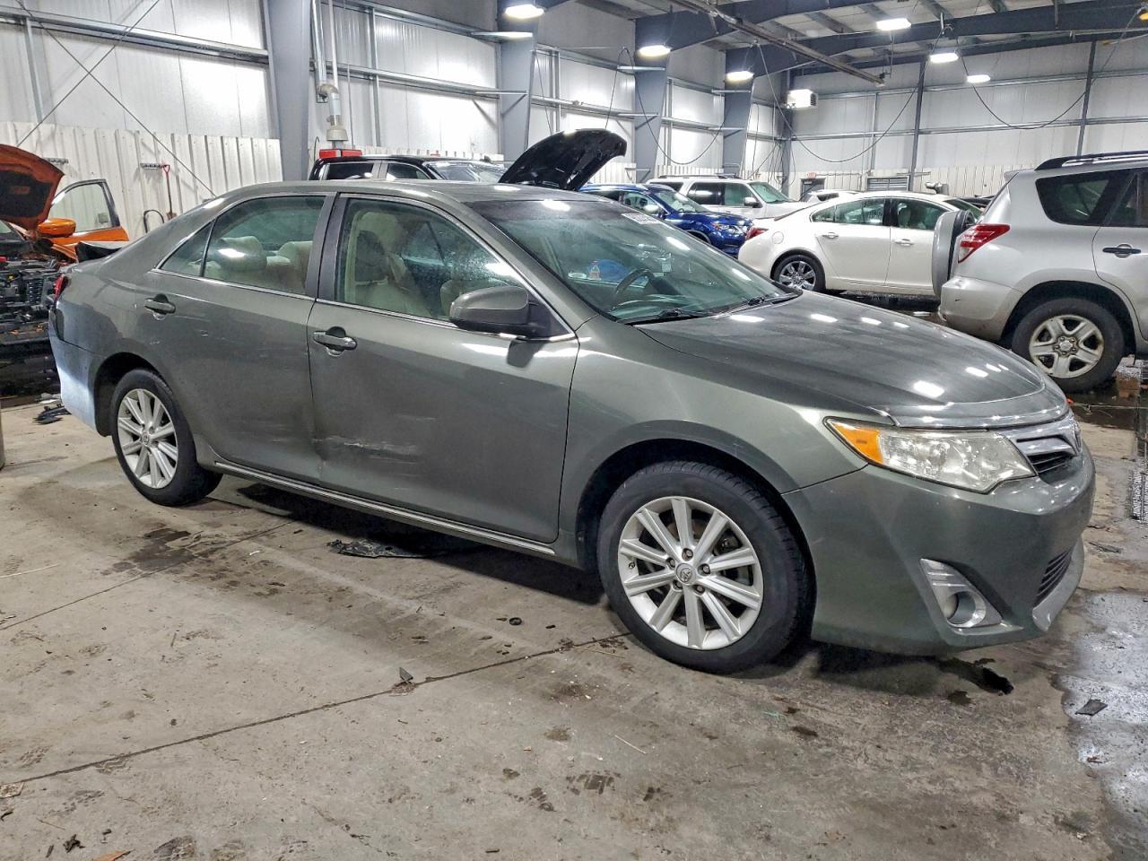 2014 TOYOTA CAMRY