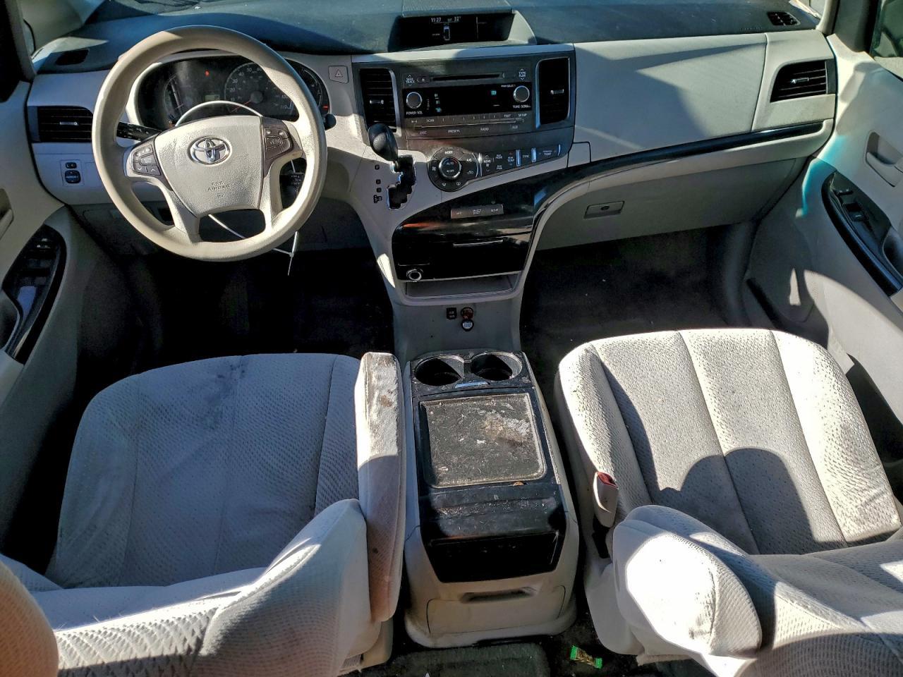 2013 TOYOTA SIENNA