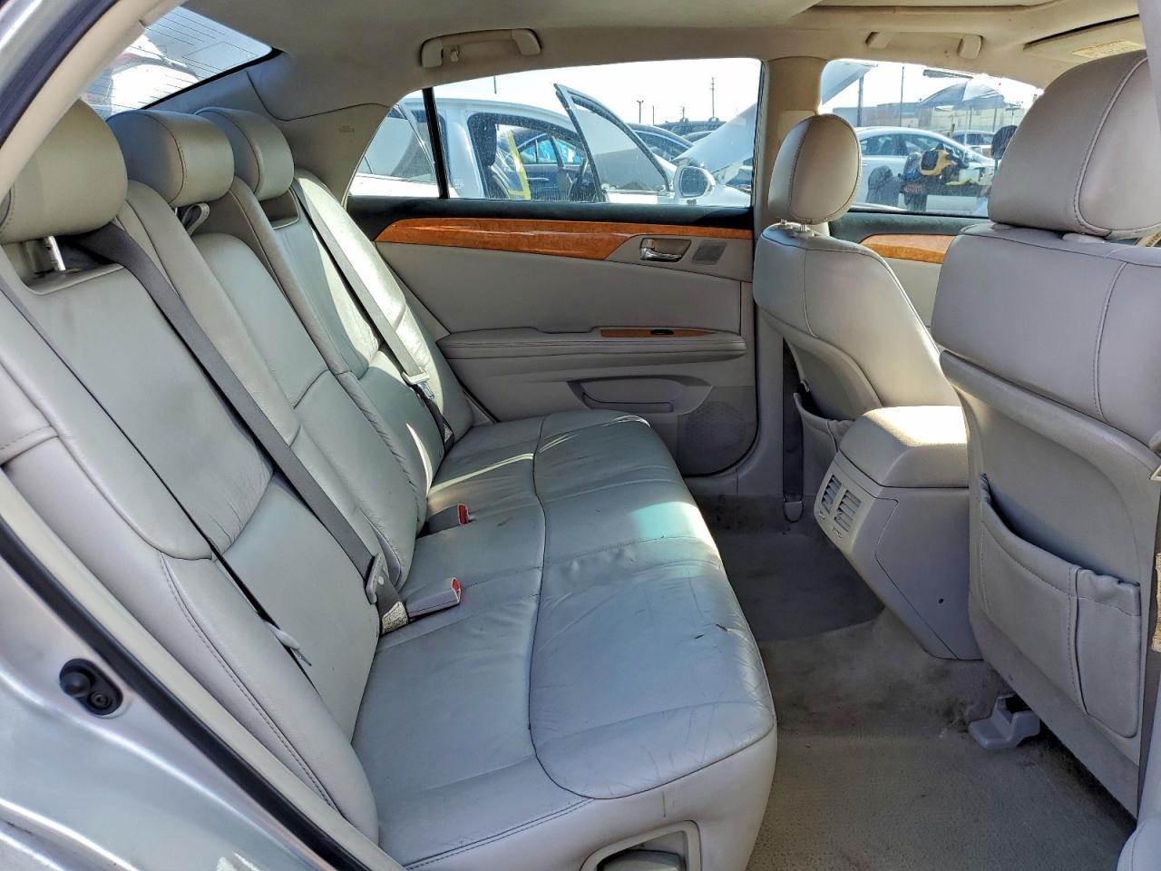 2005 TOYOTA Avalon