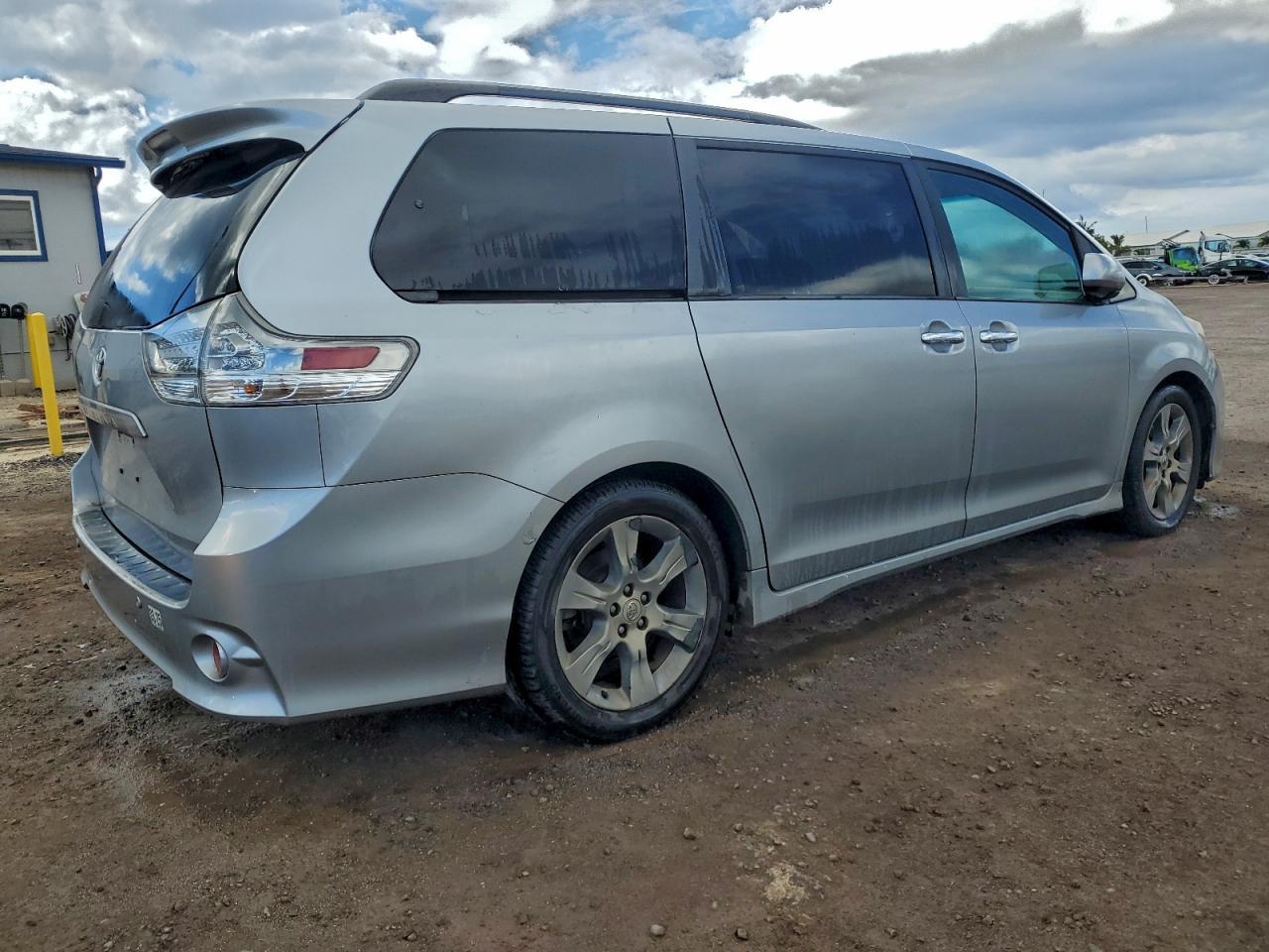2014 TOYOTA SIENNA