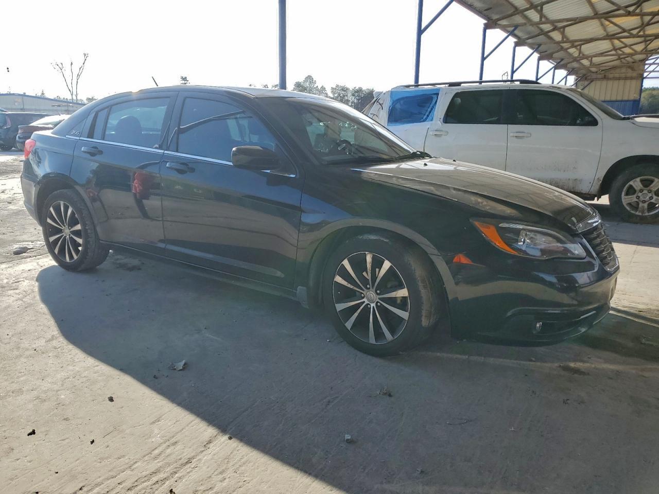 2013 CHRYSLER 200