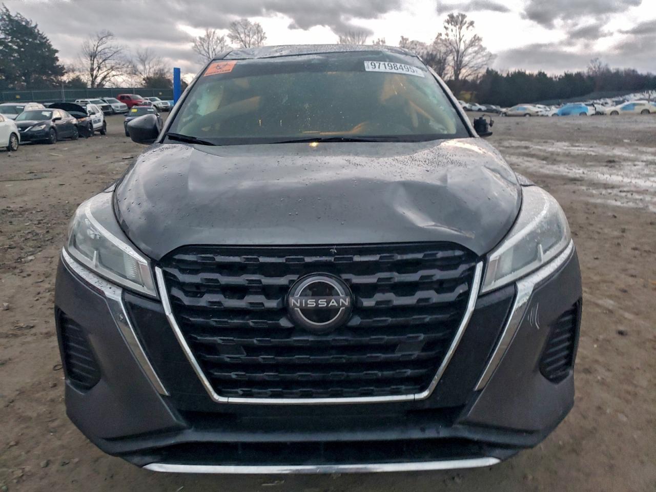 2022 NISSAN KICKS