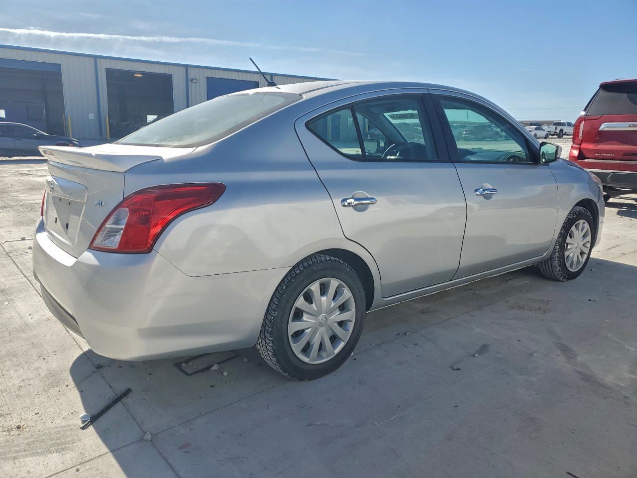 2017 NISSAN VERSA