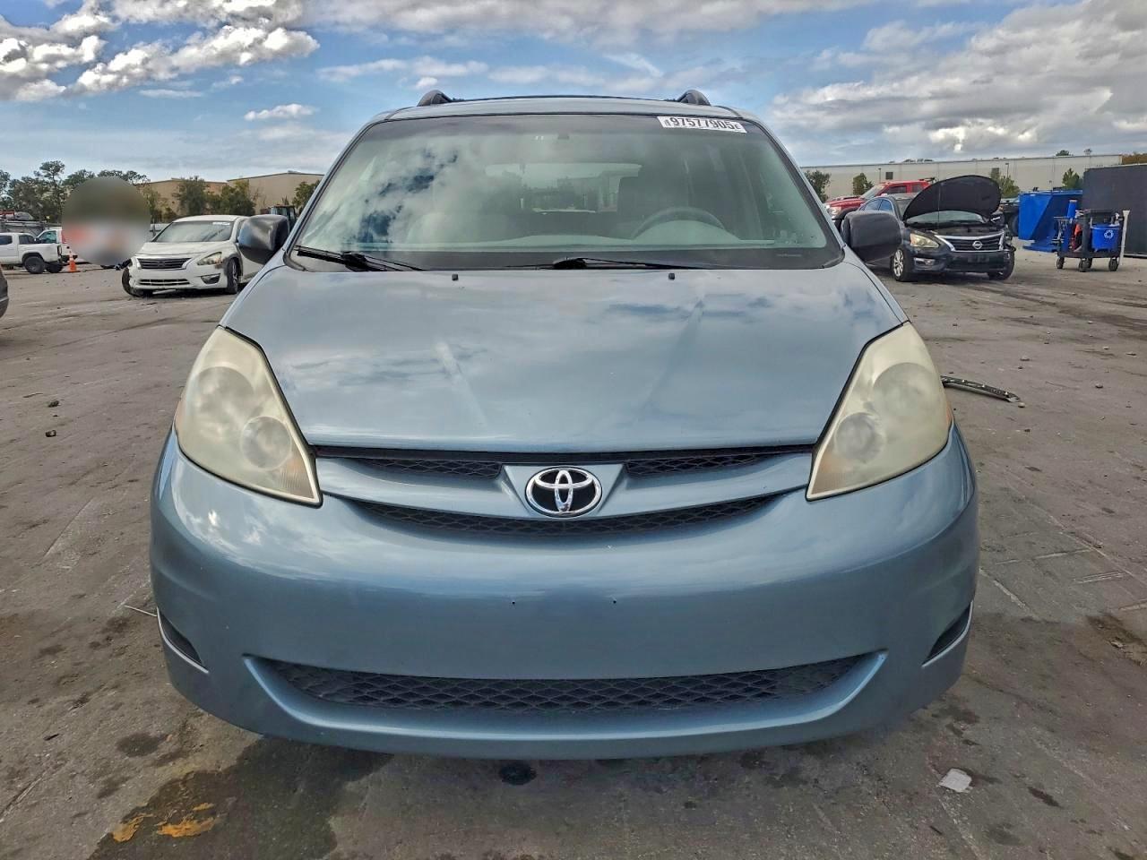 2009 TOYOTA SIENNA