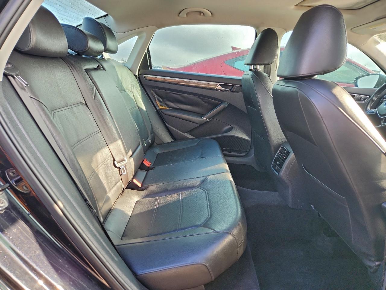 2017 VOLKSWAGEN Passat