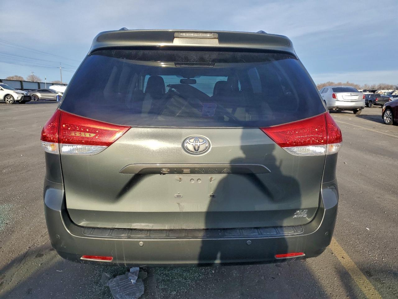 2013 TOYOTA SIENNA