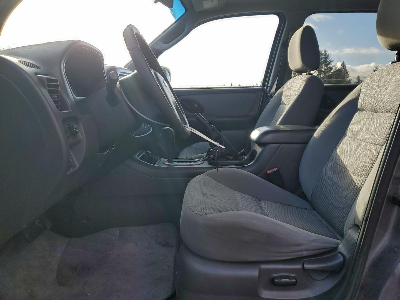 2005 FORD ESCAPE