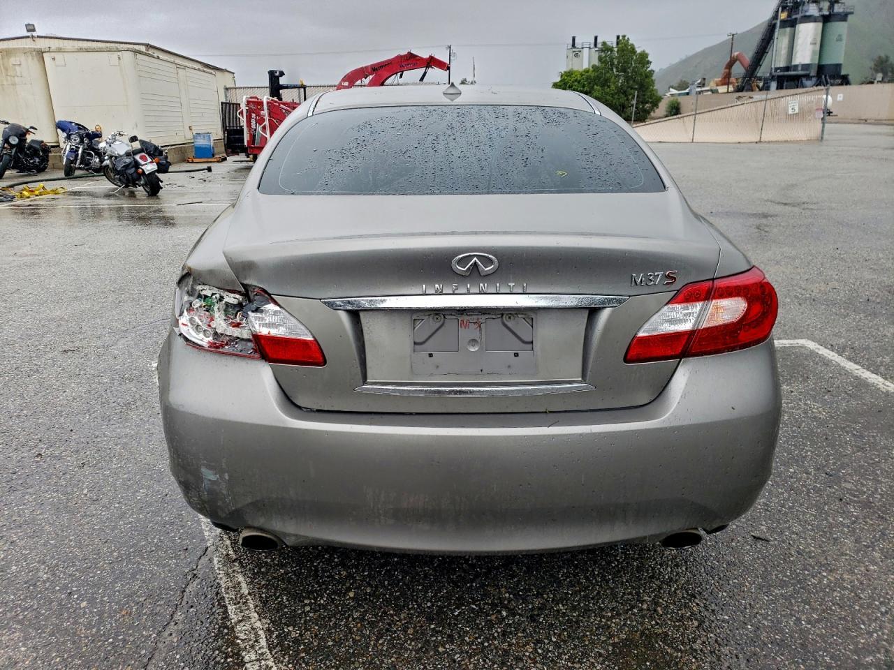 2012 INFINITI M37
