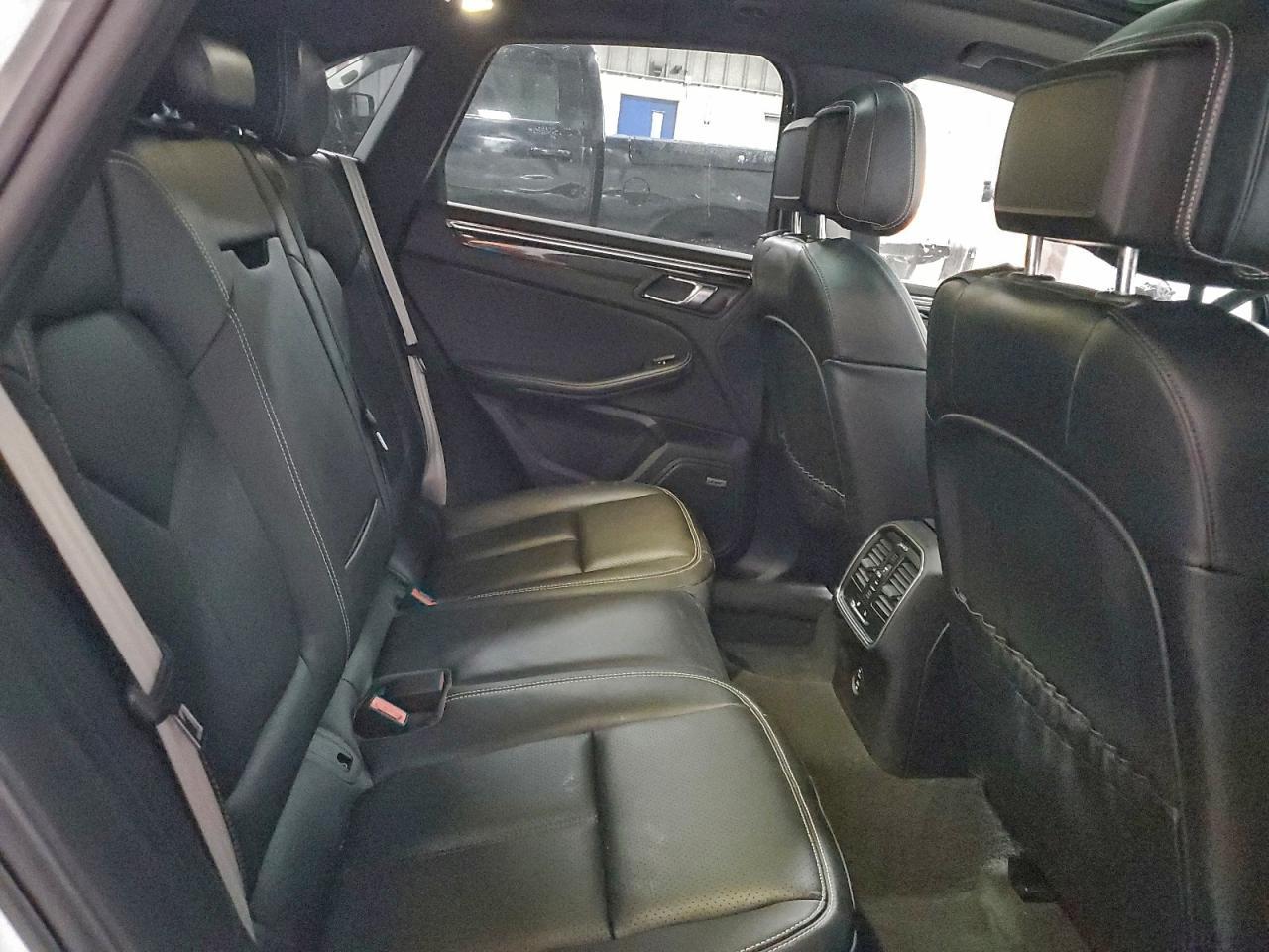2024 PORSCHE Macan
