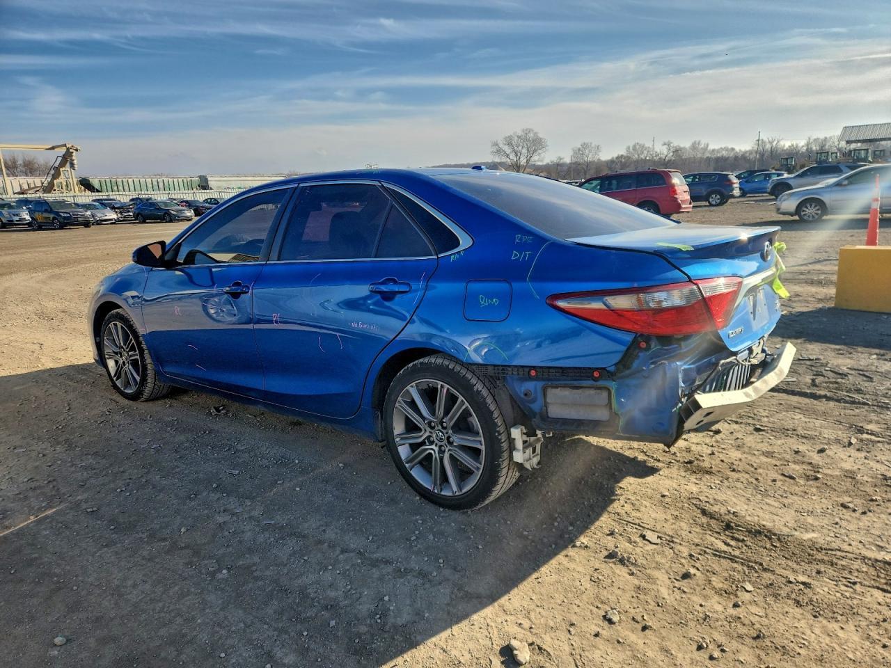 2016 TOYOTA CAMRY