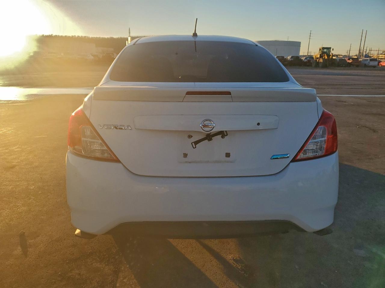 2015 NISSAN VERSA