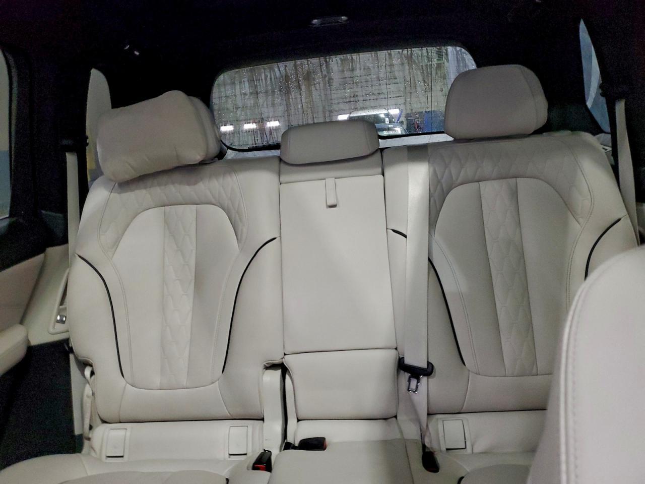 2022 BMW X7