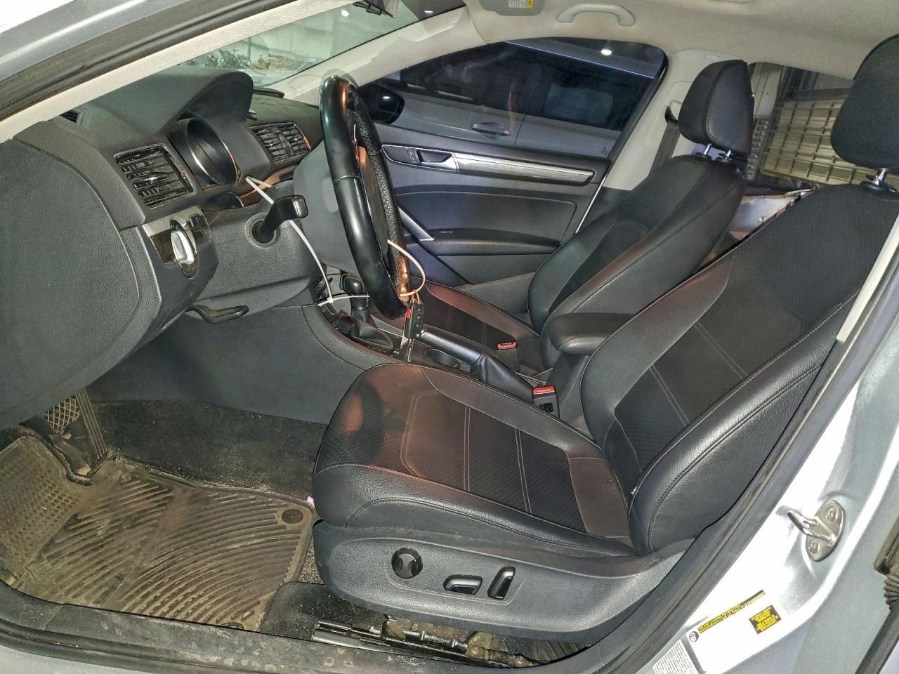 2016 VOLKSWAGEN Passat