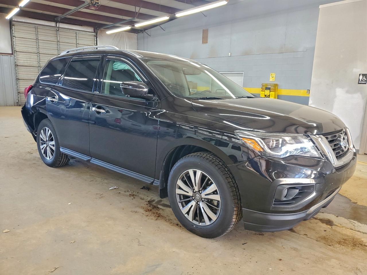 2017 NISSAN PATHFINDER