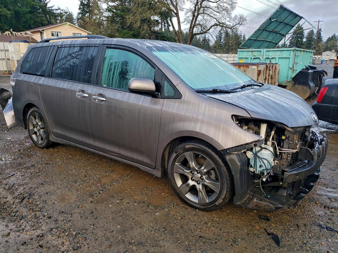 2016 TOYOTA SIENNA