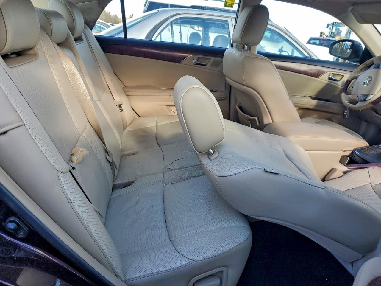 2011 TOYOTA Avalon