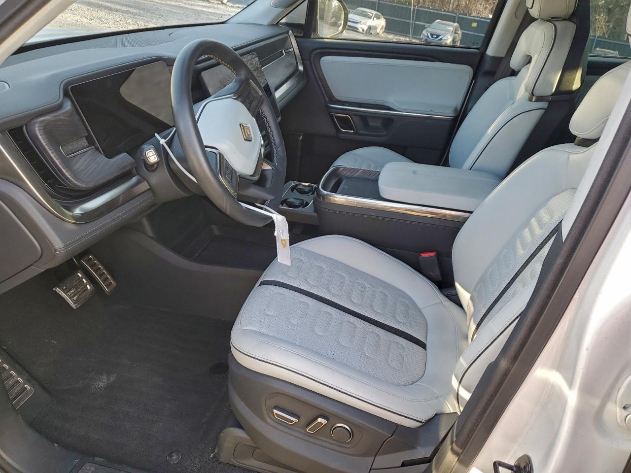 2023 RIVIAN R1s