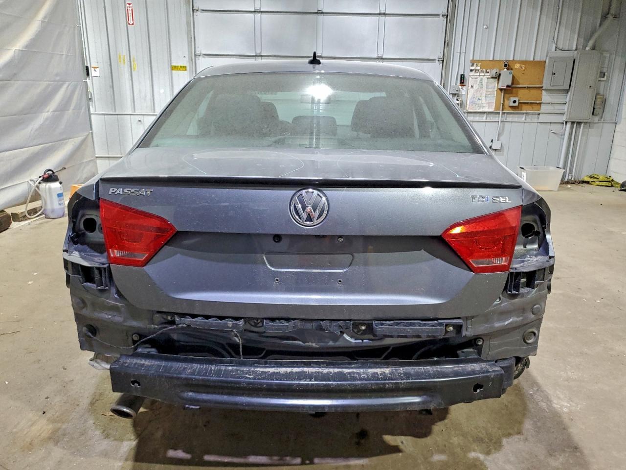 2014 VOLKSWAGEN Passat