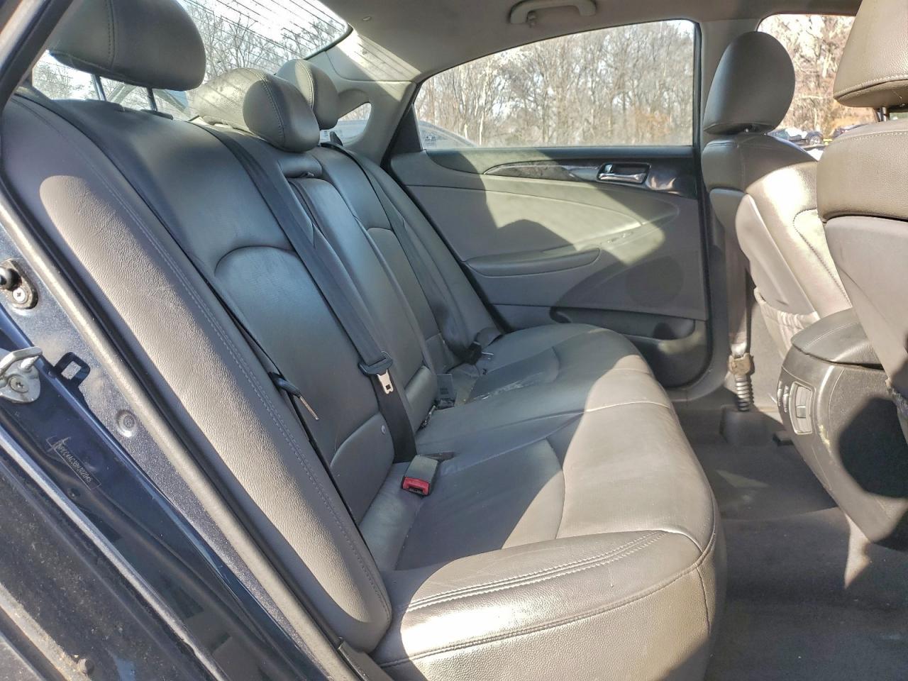 2011 HYUNDAI SONATA
