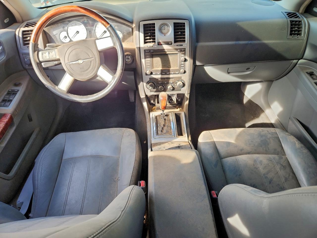 2005 CHRYSLER 300