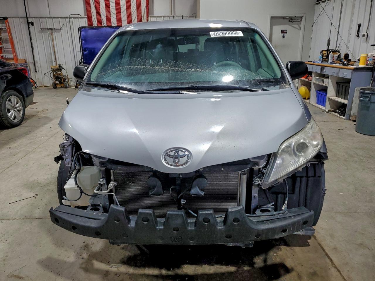 2012 TOYOTA SIENNA