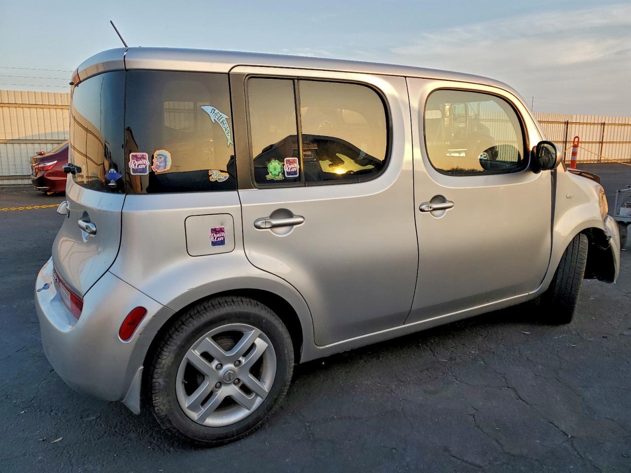 2011 NISSAN CUBE