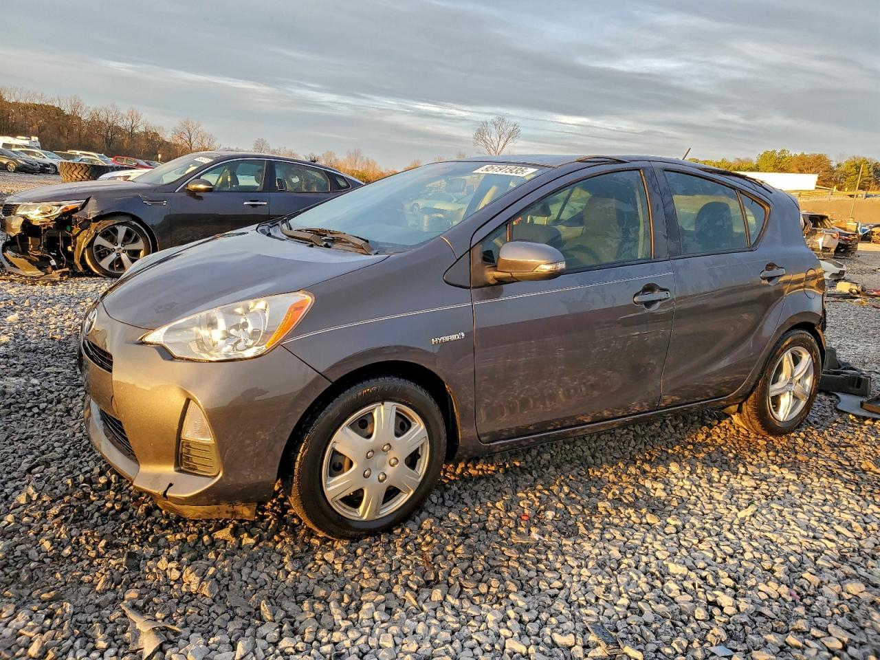 2013 TOYOTA Prius c
