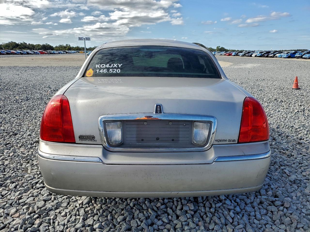 2003 LINCOLN Town Car