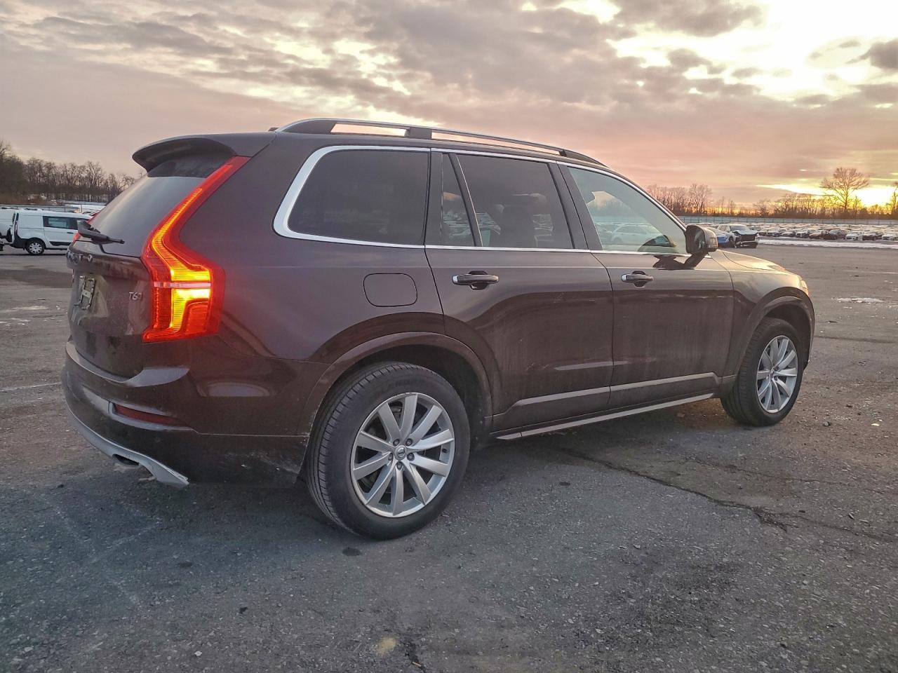 2018 VOLVO XC90
