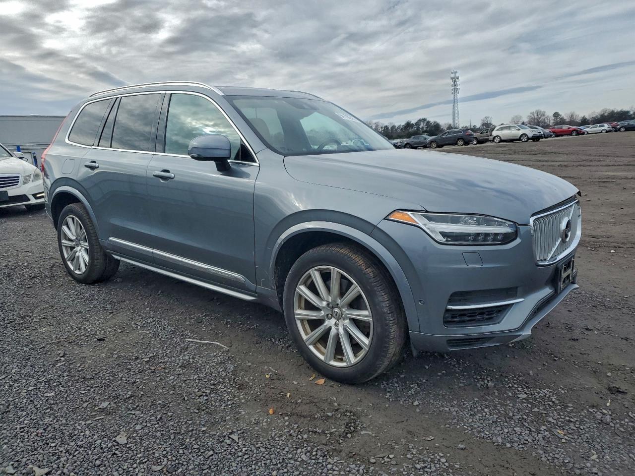 2016 VOLVO XC90