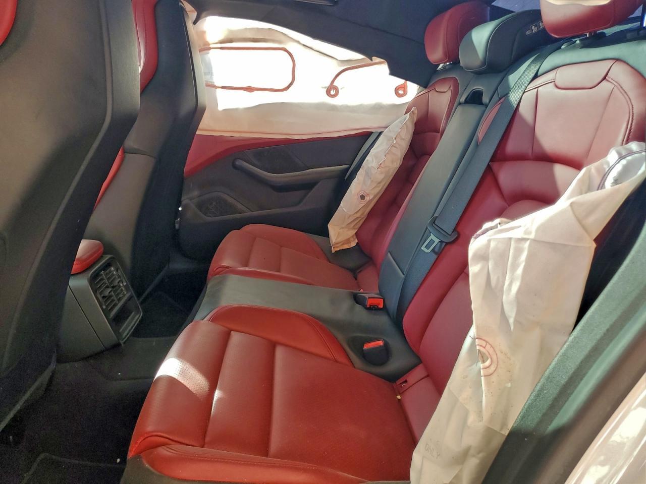 2022 PORSCHE Taycan