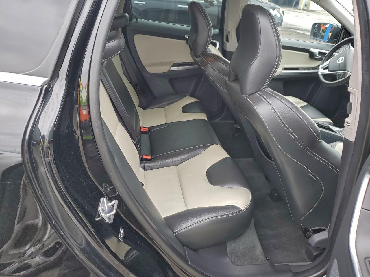 2017 VOLVO XC60