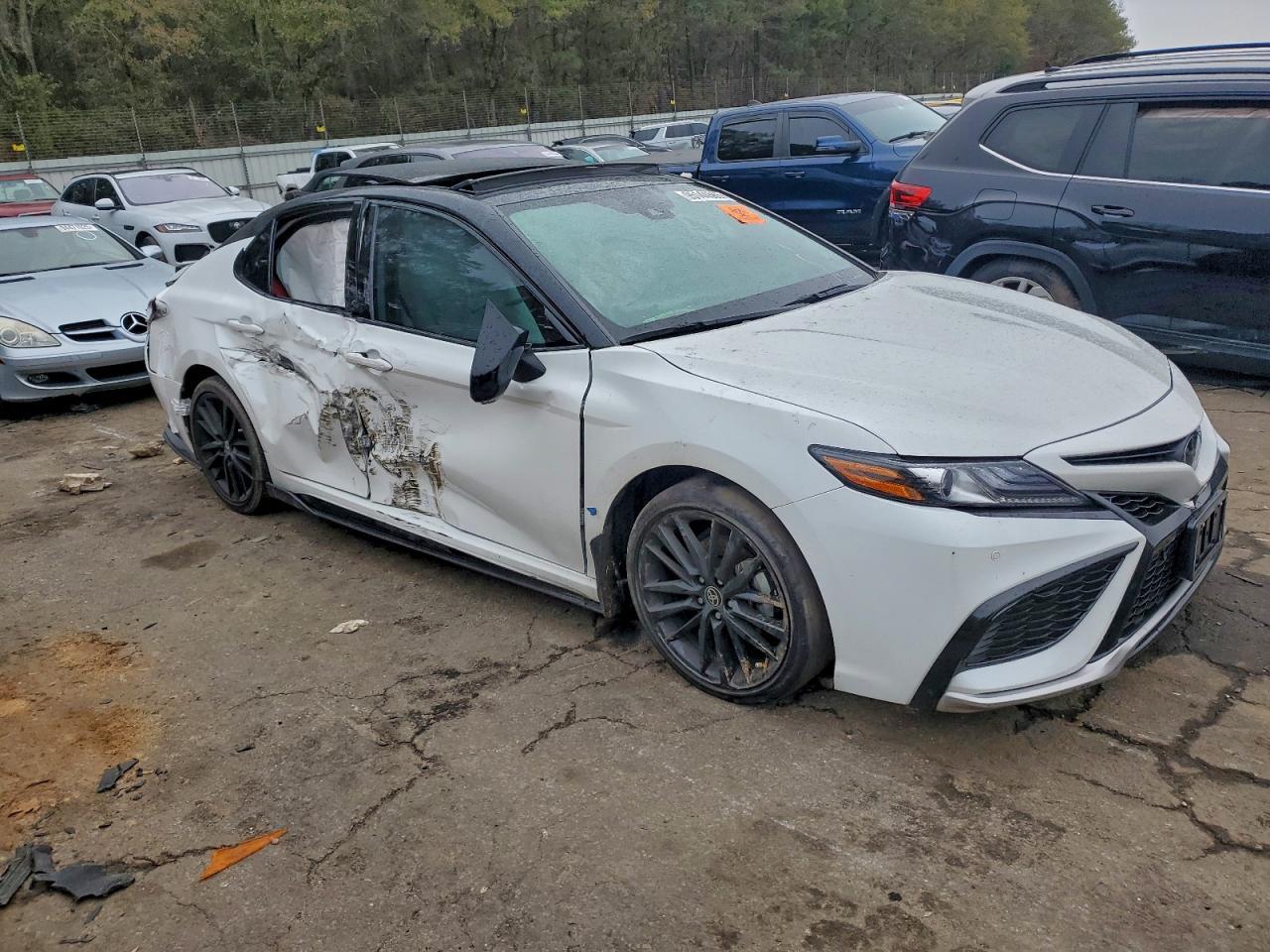 2024 TOYOTA CAMRY